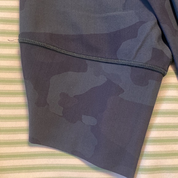 ALO Yoga camo exercise pants. - Picture 6 of 6